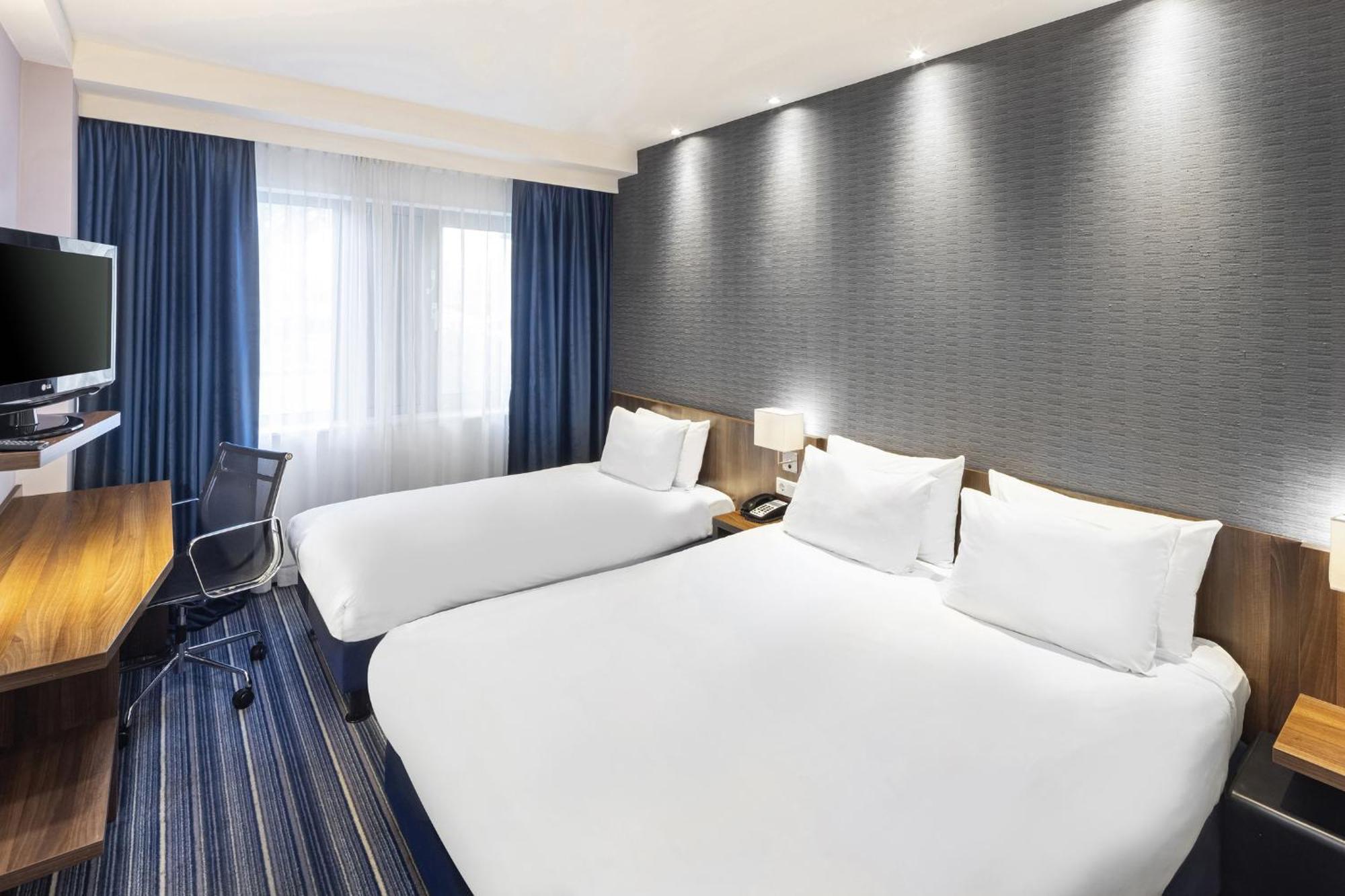 Holiday Inn Express Amsterdam Arena Towers, An Ihg Hotel Εξωτερικό φωτογραφία